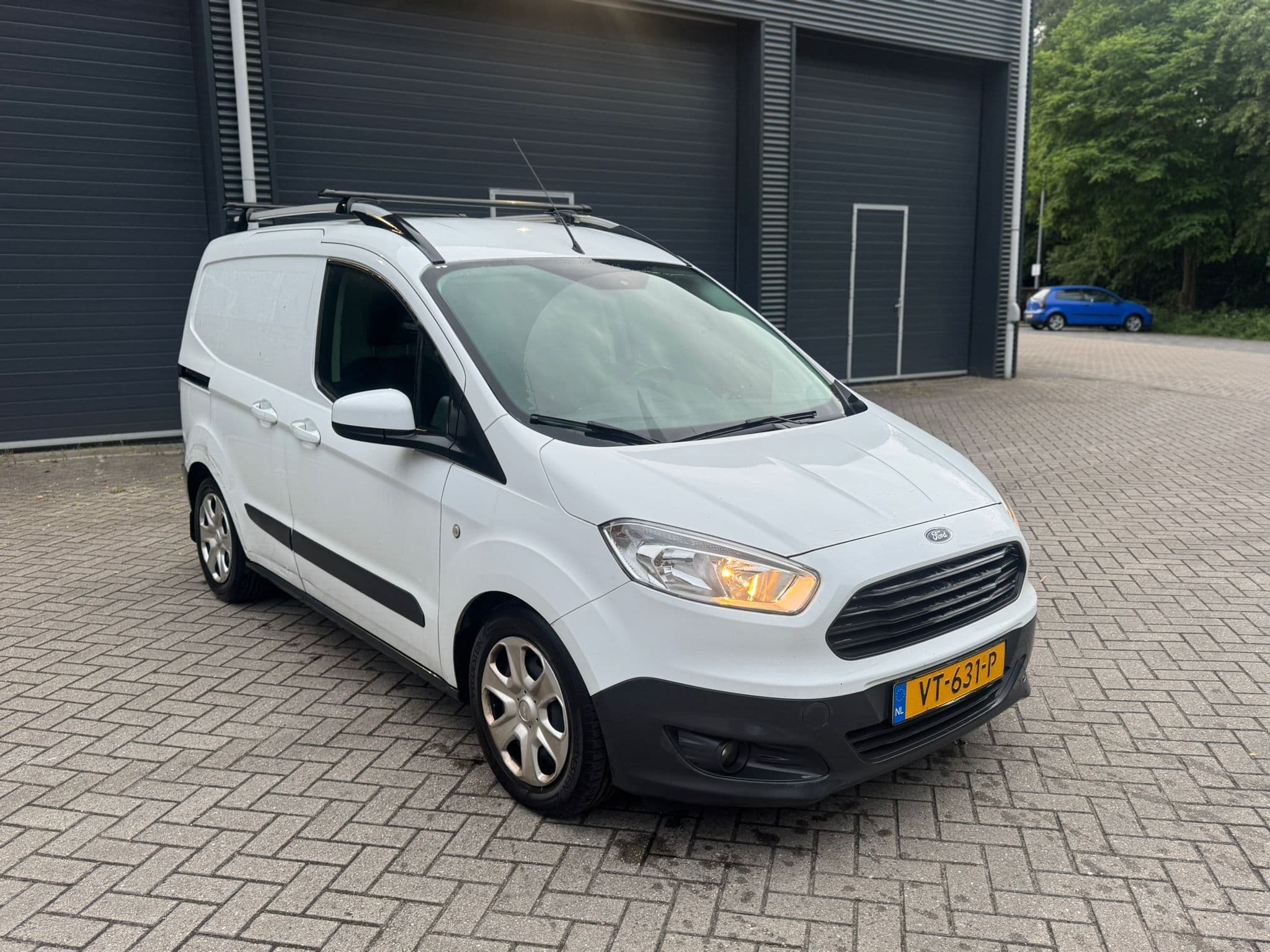 FORD TRANSIT COURIER